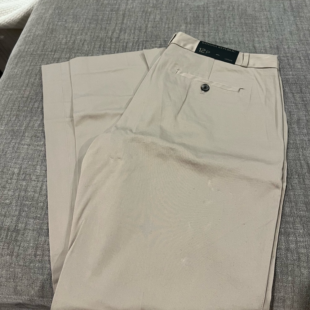 Banana Republic women’s Dress Pants in Light Khaki